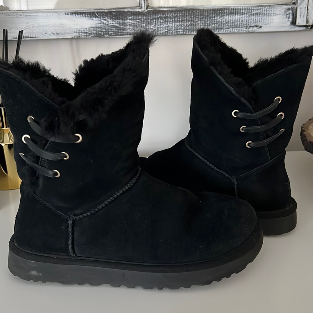 UGG Black Women's Shearling Lined Winter Boots - Classic Cozy Style